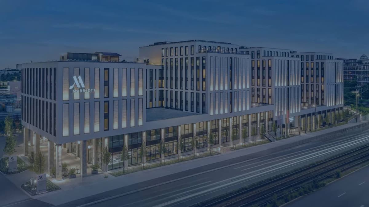 Munich Marriott Hotel City West at dusk